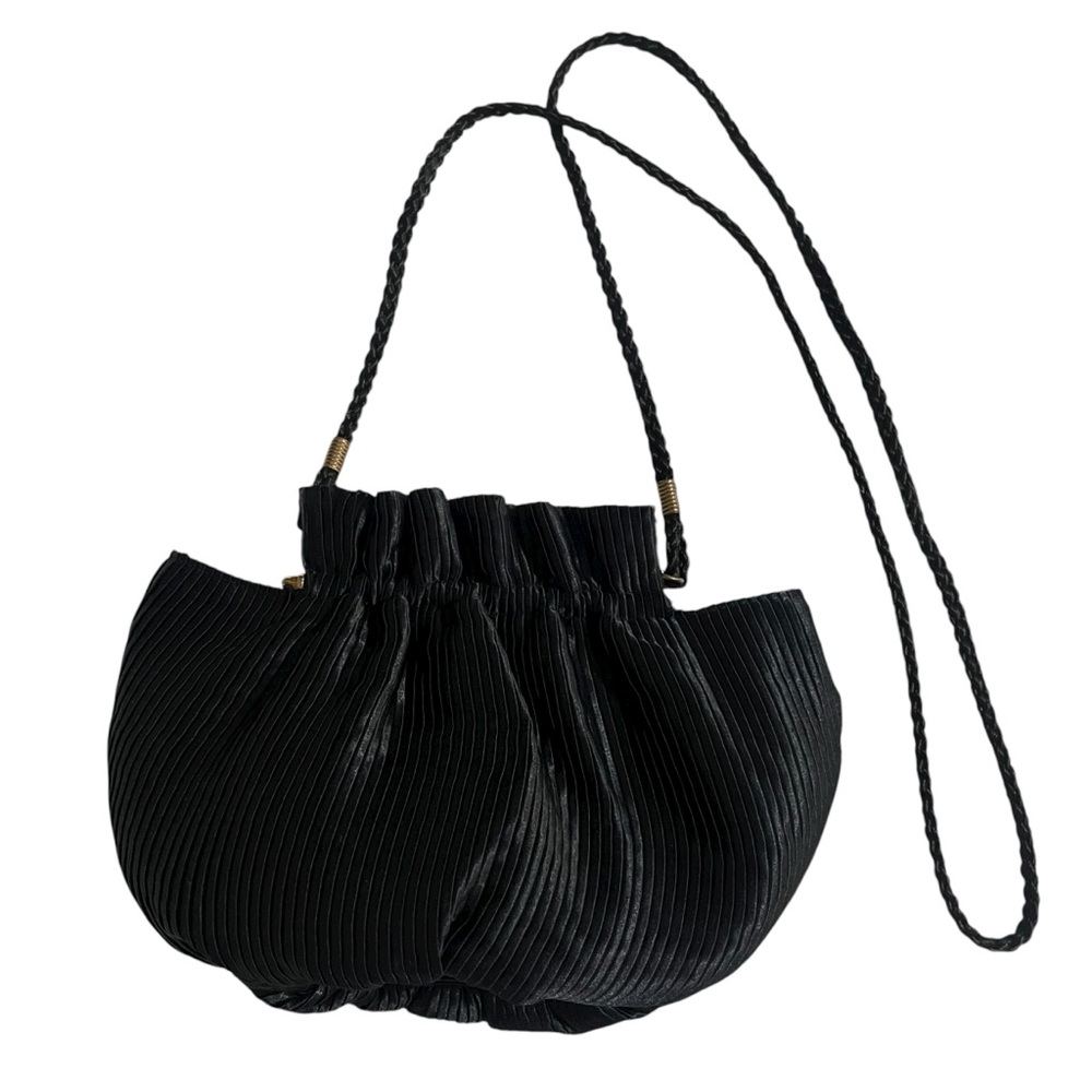 La Regale Vintage Black Ribbed Bag